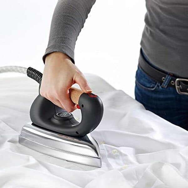 Découvrez notre test du polti Vaporella 515 Pro : performance, puissance vapeur de 3, 5 bars, et verdict de notre équipe sur cet appareil de repassage innovant.