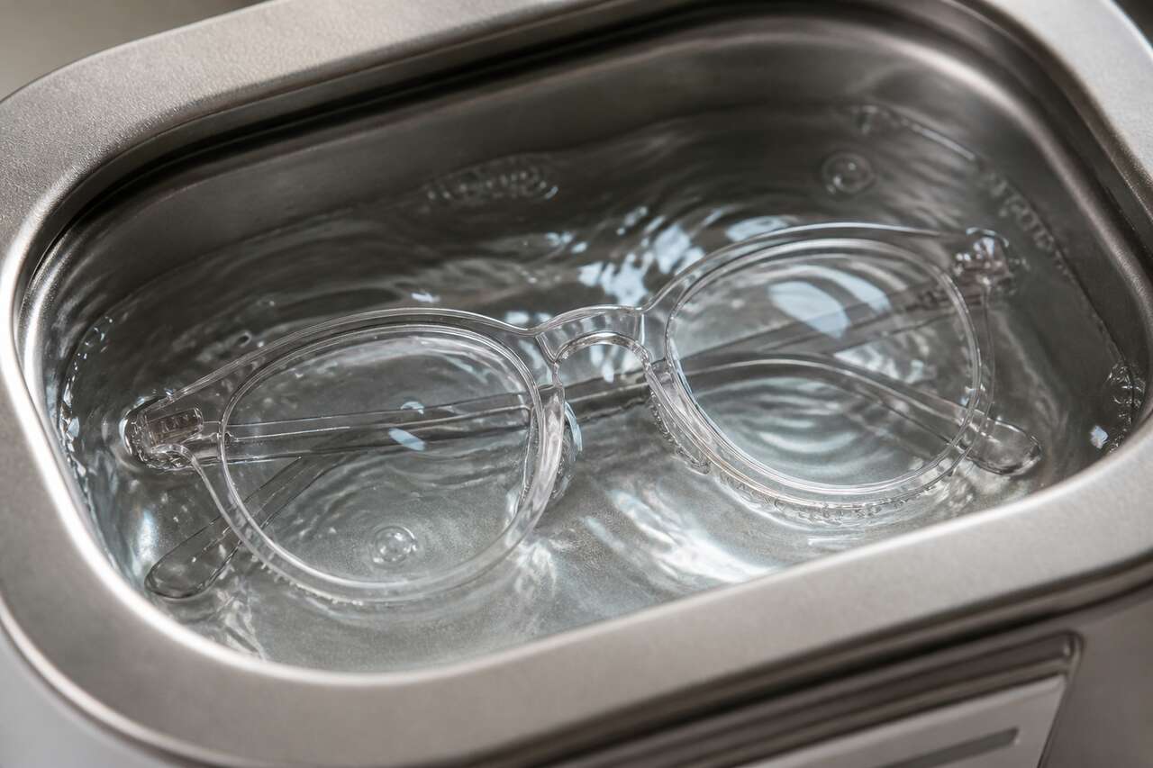 Nettoyage aux ultrasons : ce que la technologie fait vraiment sur des lunettes
