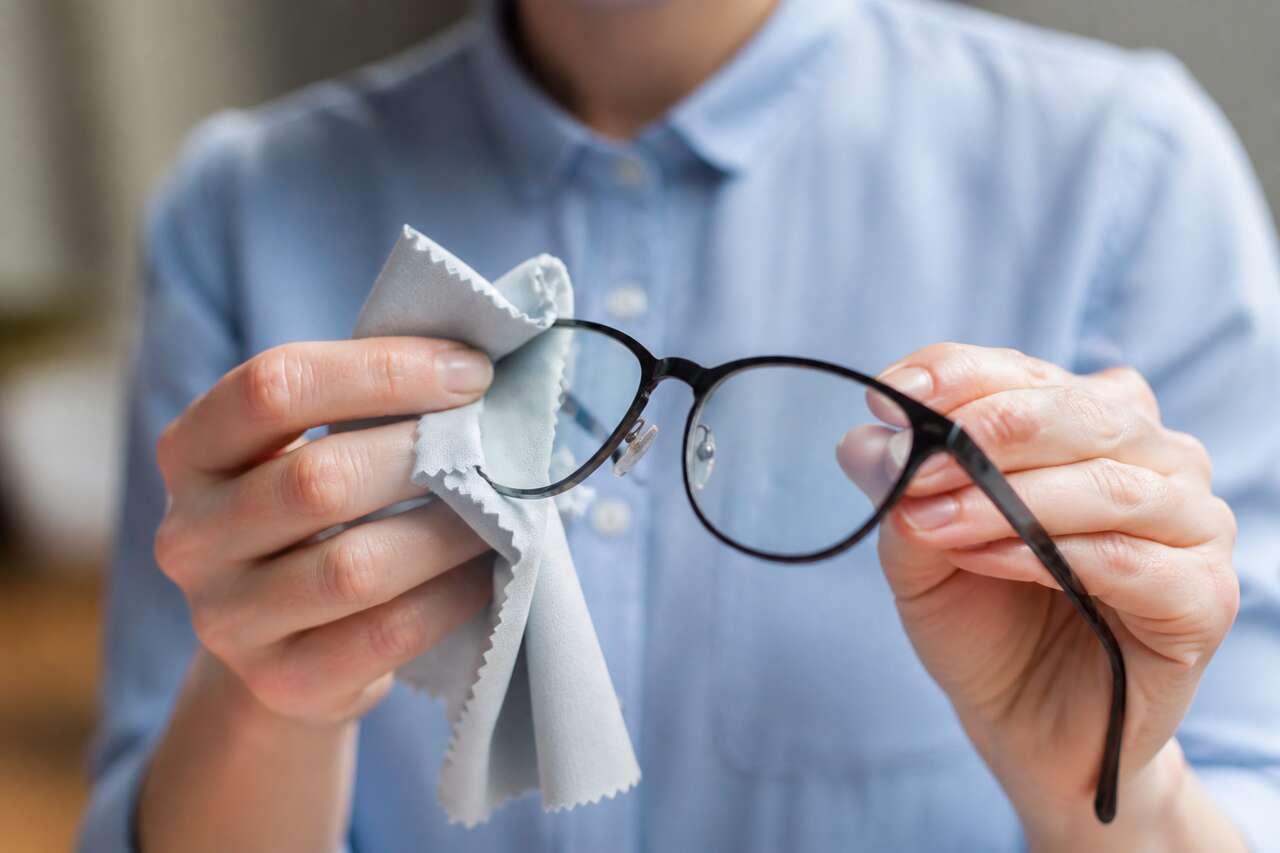 Nettoyage lunettes : 7 astuces pour des verres impeccables sans les rayer
