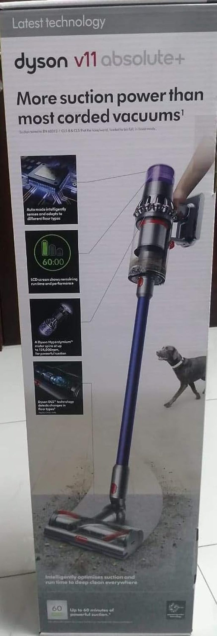 Test de l'aspirateur sans fil Dyson V11 Absolute Plus : performance et design bleu
